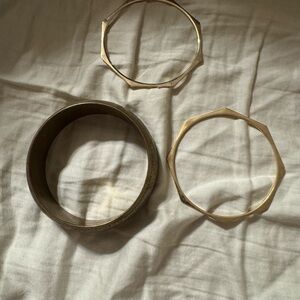 Elegant Gold tone Bangle Set